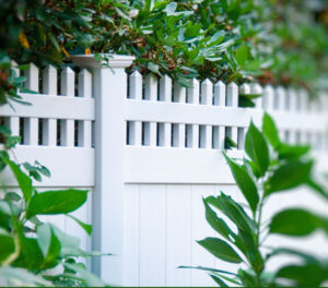 Who-Makes-the-Best-White-PVC-Vinyl-Fence